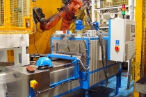 Piec tunelowy do podgrzewania współpracujący z robotem przemysłowym